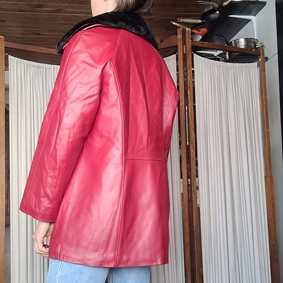 Red leather coat - Picture 4 of 7